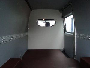 Grijze separatiewand